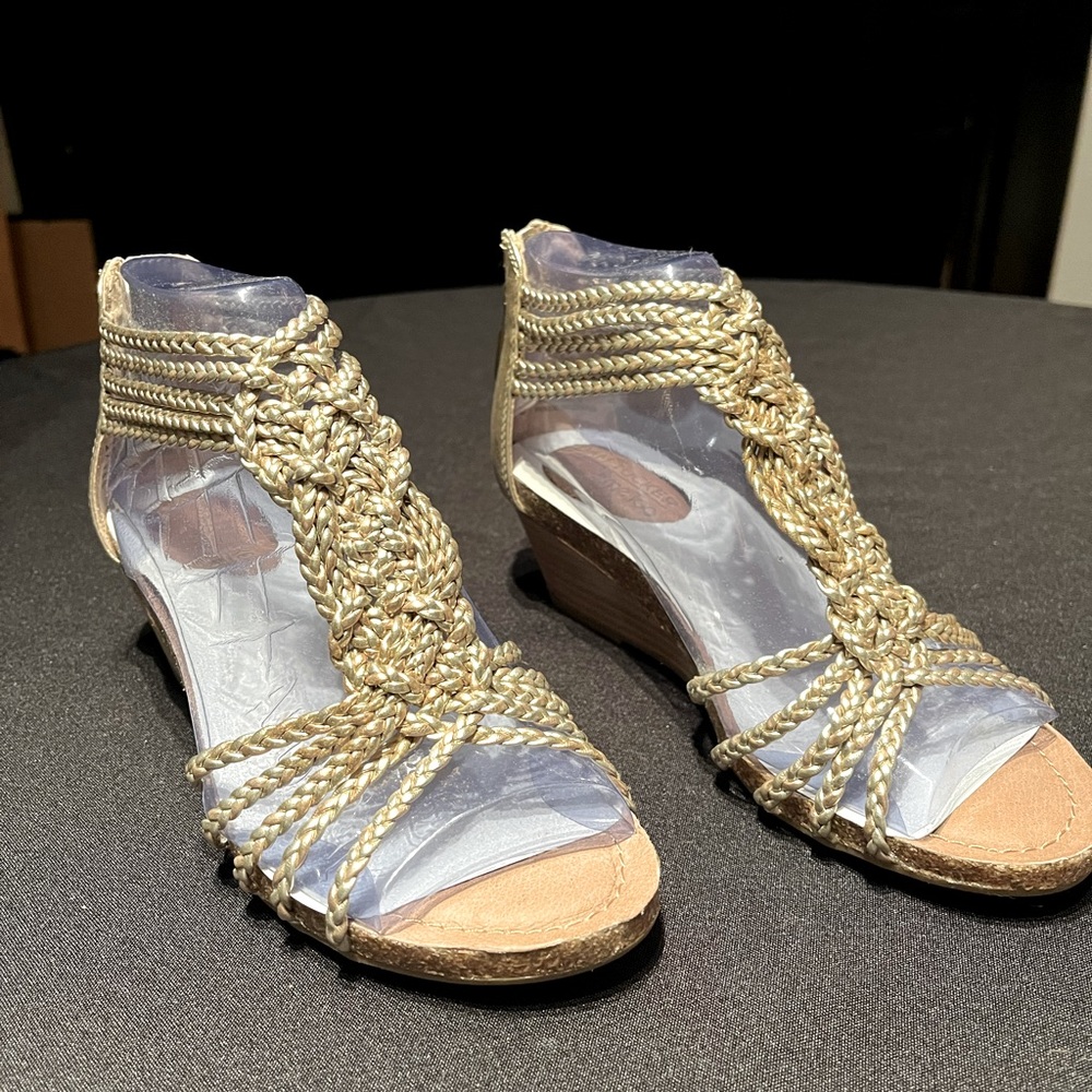 NWT Adam Tucker by Me Too Trista5 Gladiator wedge Sandal Sz 6 color Rose Gold